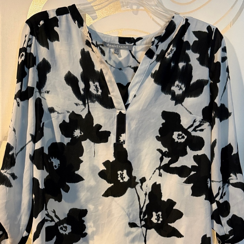 Daniel Rainn Monochrome Floral Blouse - S